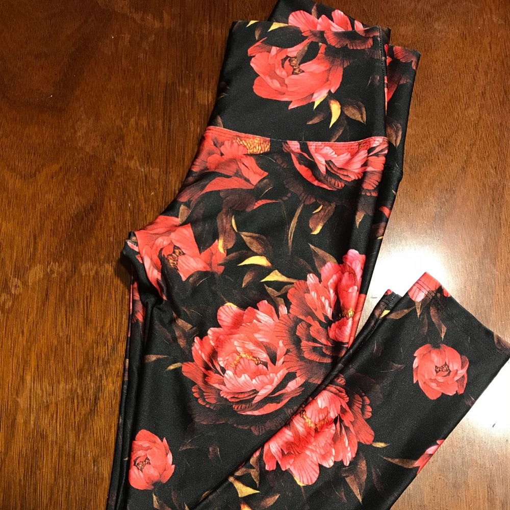 Pineapple clothing floral leggings